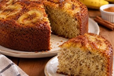 bolo de banana simples e fofinho